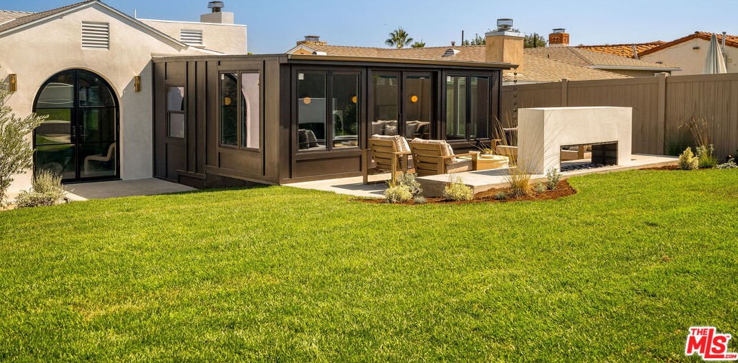 4821 Keniston Ave, Los Angeles CA  90043-3711 exterior