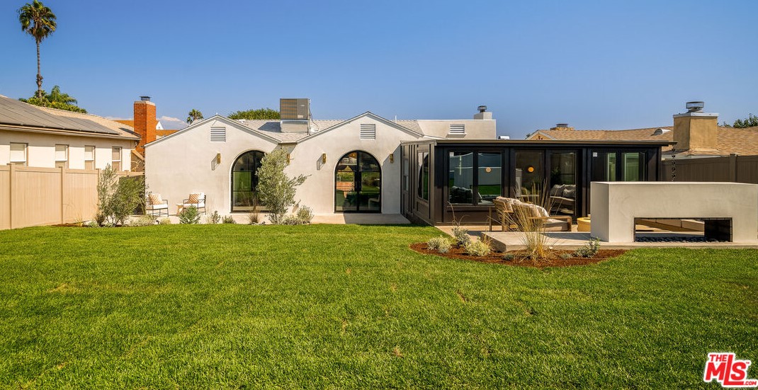 4821 Keniston Ave, Los Angeles CA  90043-3711 exterior