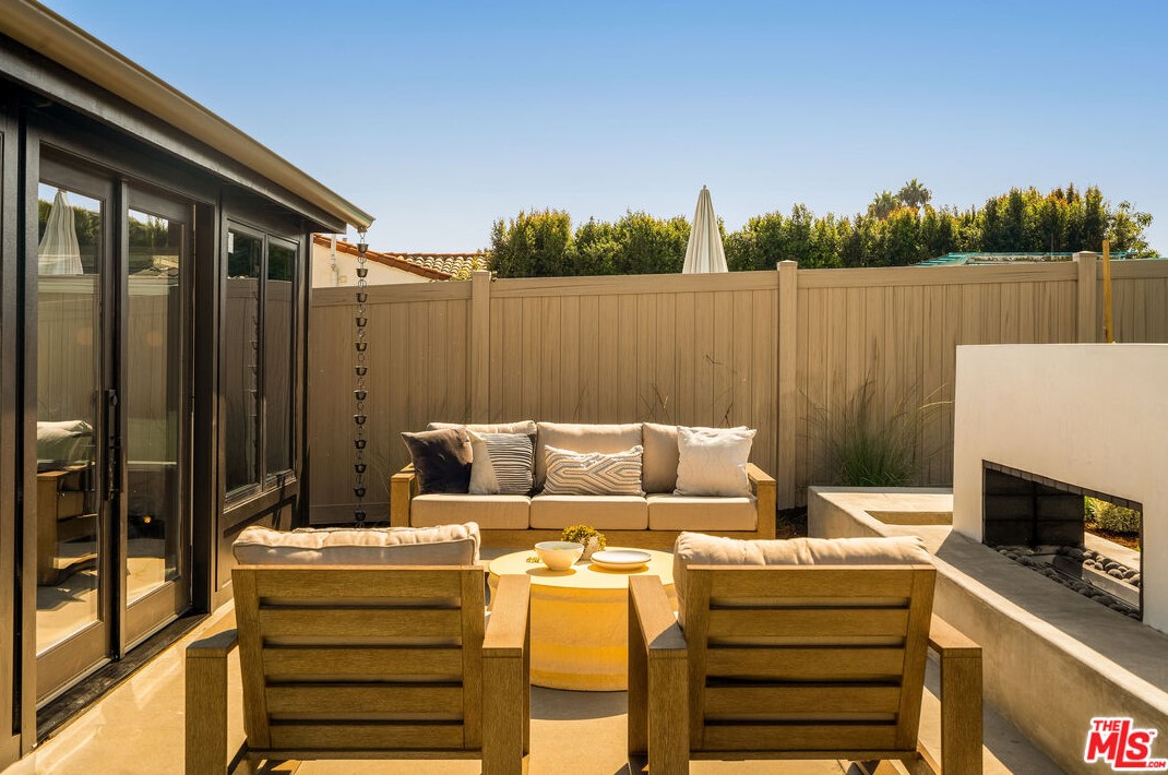 4821 Keniston Ave, Los Angeles CA  90043-3711 exterior