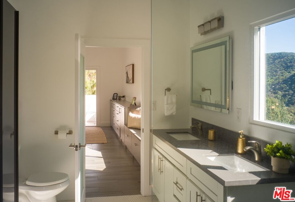 10078 Westwanda Dr, Beverly Hills CA  90210-1429 exterior