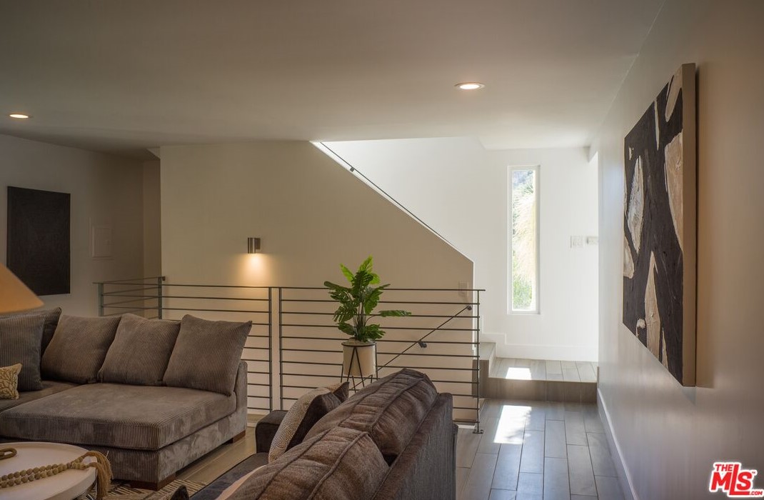 10078 Westwanda Dr, Beverly Hills CA  90210-1429 exterior