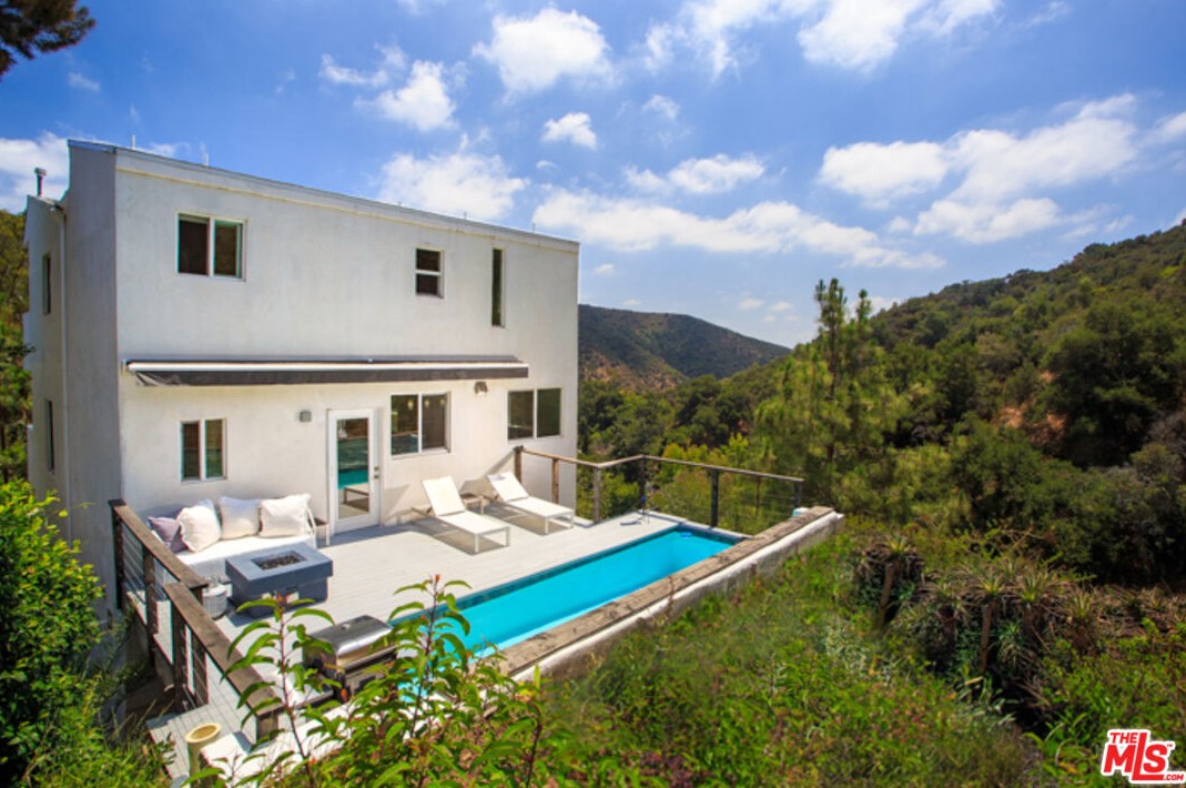 10078 Westwanda Dr, Beverly Hills CA  90210-1429 exterior