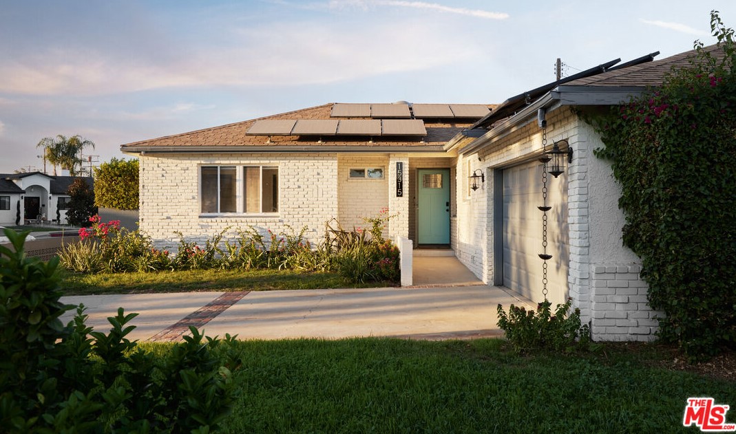 15315 Clymer St, San Fernando, CA 91345