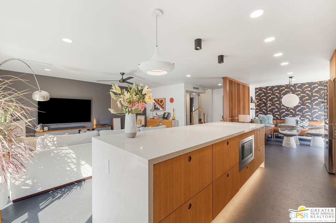2727 Sierra Madre, Palm Springs, CA 92264-9455