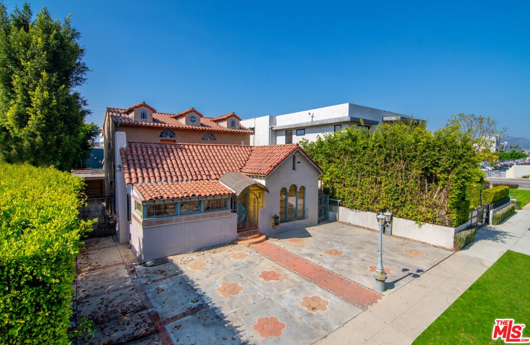 313 Sycamore Ave, Los Angeles, CA 90036-2603