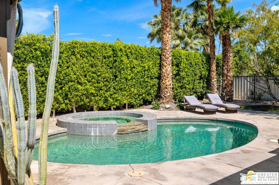 550 Miraleste Ct, Palm Springs, CA 92262-4730