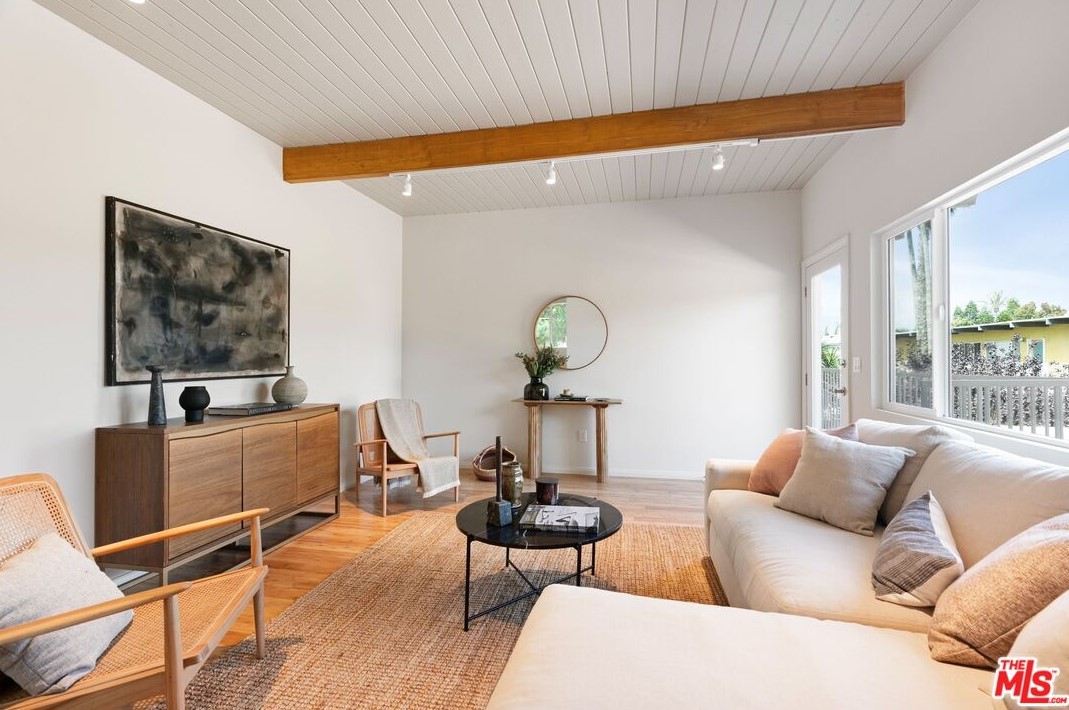 2325 Kansas Ave, Santa Monica, CA 90404-5252