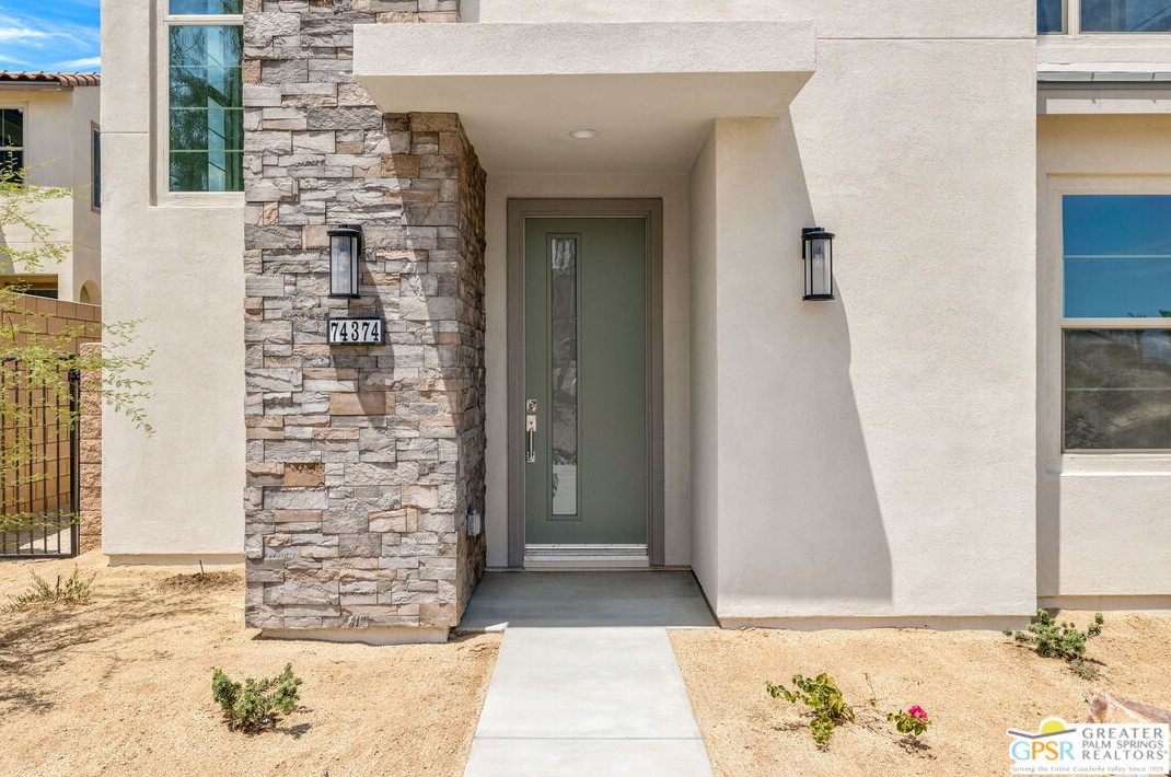 74374 College Dr, Palm Desert, CA 92211-2959