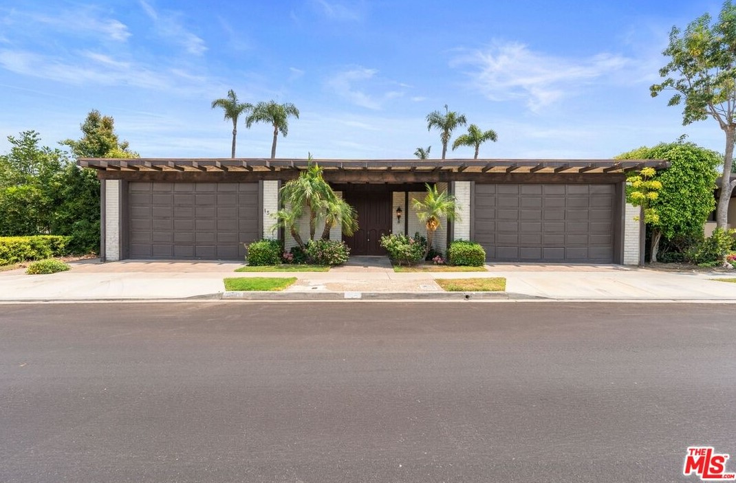 1542 Galaxy Dr, Newport Beach, CA 92660