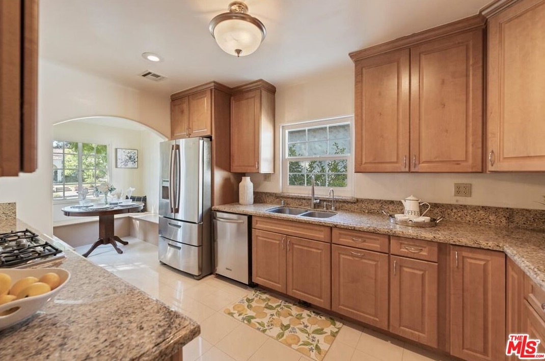 1870 Los Robles Ave, Pasadena CA 91108-1625 exterior