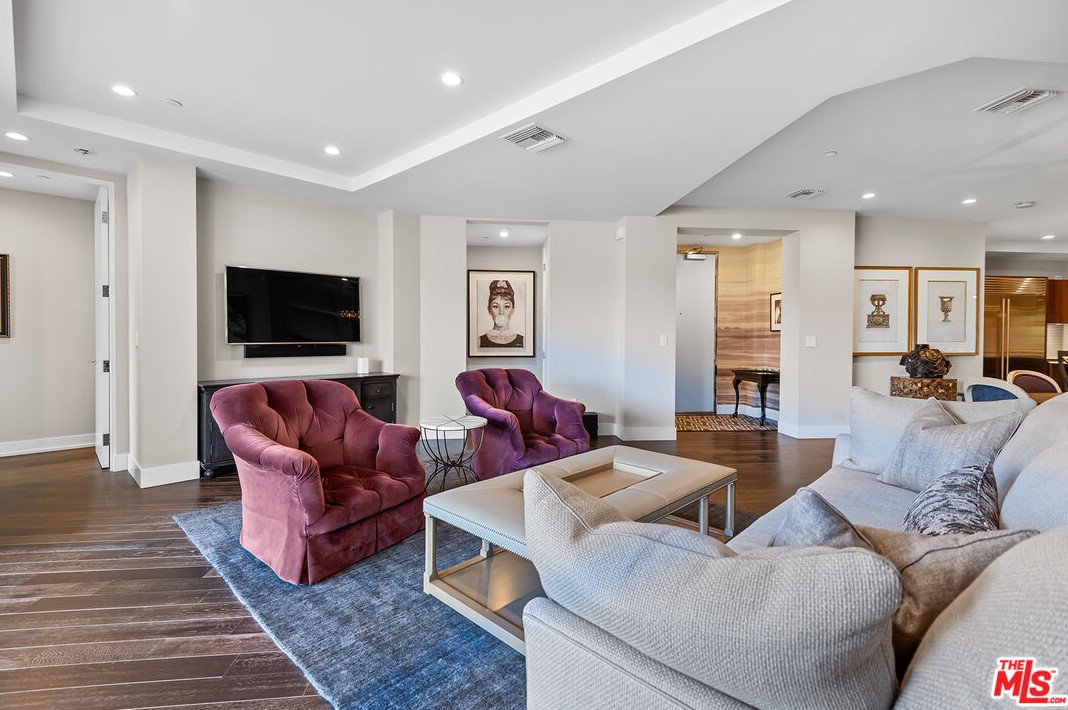 460 N Palm Dr #403, Beverly Hills, CA 90210