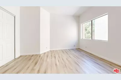 5135 Zelzah Ave #203, Encino, CA 91316 - Photo 16