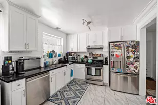 1122 S Sycamore Ave, Los Angeles, CA 90019 - Photo 12