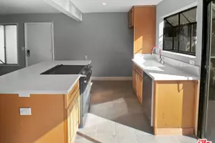 99 Streamwood, Irvine, CA 92620 - Photo 2