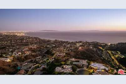 1058 Vista Grande Dr, Pacific Palisades, CA 90272 - Photo 64