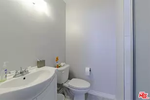 741 S Hobart Blvd, Los Angeles, CA 90005 - Photo 26