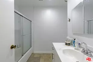 741 S Hobart Blvd, Los Angeles, CA 90005 - Photo 30