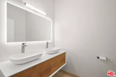 215 Windward Ave, Venice, CA 90291 - Photo 28