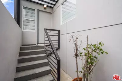 215 Windward Ave, Venice, CA 90291 - Photo 6