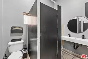 6617 S San Pedro St, Los Angeles, CA 90003 - Photo 18