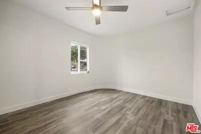 10950 S Hoover St, Los Angeles, CA 90044 - Photo 16