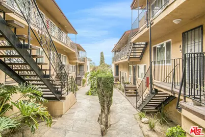 4023 W 28th St, Los Angeles, CA 90018 - Photo 4