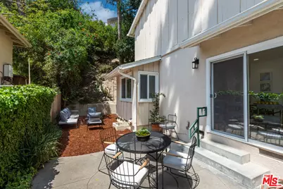 1247 N Bundy Dr, Los Angeles, CA 90049 - Photo 28