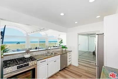 3806 Ocean Front Walk, Marina del Rey, CA 90292 - Photo 4