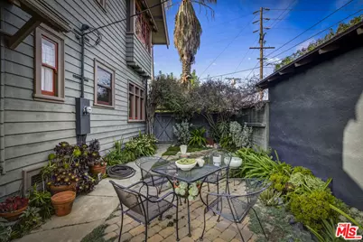 2102 W 24th St, Los Angeles, CA 90018 - Photo 72