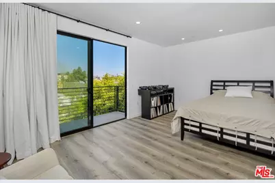 4724 N Village Court Ln, Valley Village, CA 91607 - Photo 8