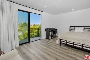 4724 N Village Ct Ln, Valley Village, CA 91607 - Photo 8