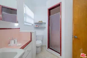 10725 S 8th Ave, Inglewood, CA 90303 - Photo 16