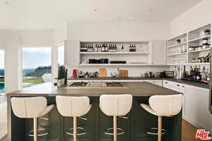 7868 Electra Dr, Los Angeles, CA 90046 - Photo 14