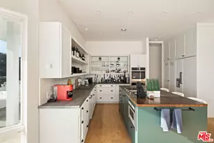 7868 Electra Dr, Los Angeles, CA 90046 - Photo 16