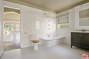 1685 S Victoria Ave, Los Angeles, CA 90019 - Photo 32