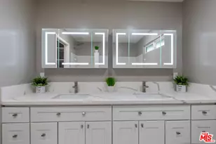 20454 W Strathern St, Winnetka, CA 91306 - Photo 16