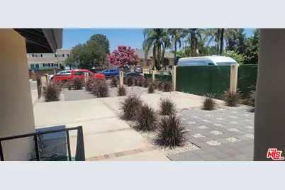 20454 W Strathern St, Winnetka, CA 91306 - Photo 2