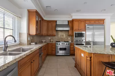 3697 Benedict Canyon Ln, Sherman Oaks, CA 91423 - Photo 36