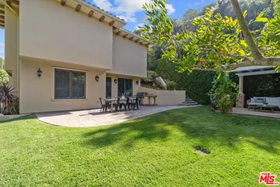 3697 Benedict Canyon Ln, Sherman Oaks, CA 91423 - Photo 40