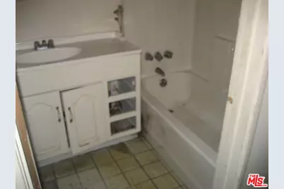 9607 S Evers Ave, Los Angeles, CA 90002 - Photo 8