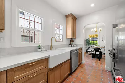 2935 Redondo Blvd, Los Angeles, CA 90016 - Photo 6