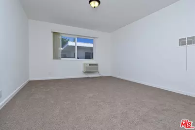 9301 Darby Ave, Northridge, CA 91325 - Photo 24