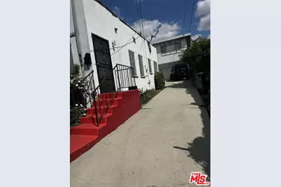 924 N Chester Ave, Inglewood, CA 90302 - Photo 2
