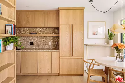9061 Keith Ave #307, West Hollywood, CA 90069 - Photo 4