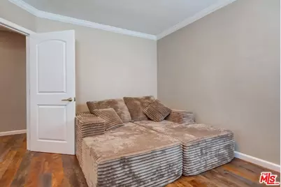 7220 10th Ave, Los Angeles, CA 90043 - Photo 30