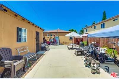 7220 10th Ave, Los Angeles, CA 90043 - Photo 46