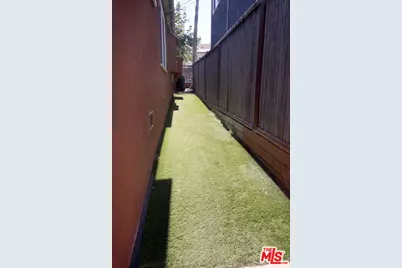1807 Cochran Pl, Los Angeles, CA 90019 - Photo 4