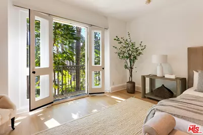 812 N Bedford Dr, Beverly Hills, CA 90210 - Photo 52