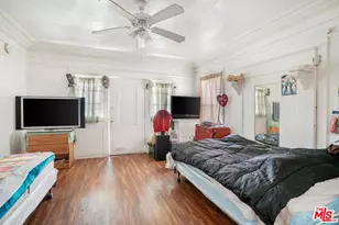 239 W 43rd St, Los Angeles, CA 90037 - Photo 14