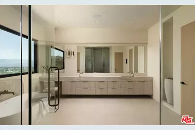 16401 Mulholland Dr, Los Angeles, CA 90049 - Photo 30